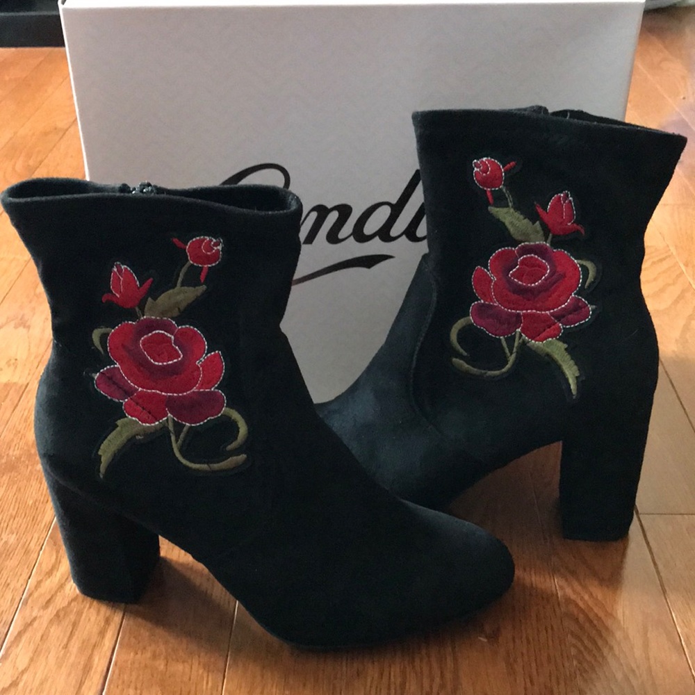 NWT&Box Black Booties With Flower Design Size 8.5